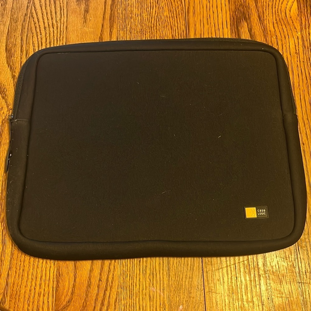 “Case Logic: Laptop Case”